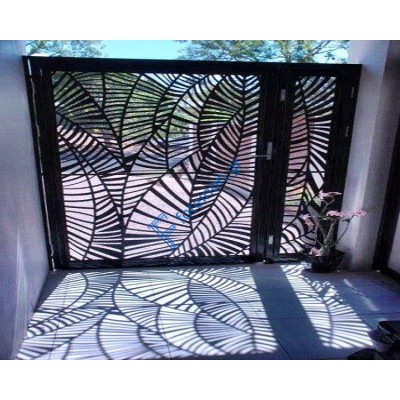 Γκαραζόπορτες και αυλόπορτες από μαύρη λαμαρίνα (τιμή τ.μ)