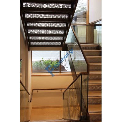 Σκάλες διαμορφωμένες με μαύρη λαμαρίνα (τιμή τ.μ)